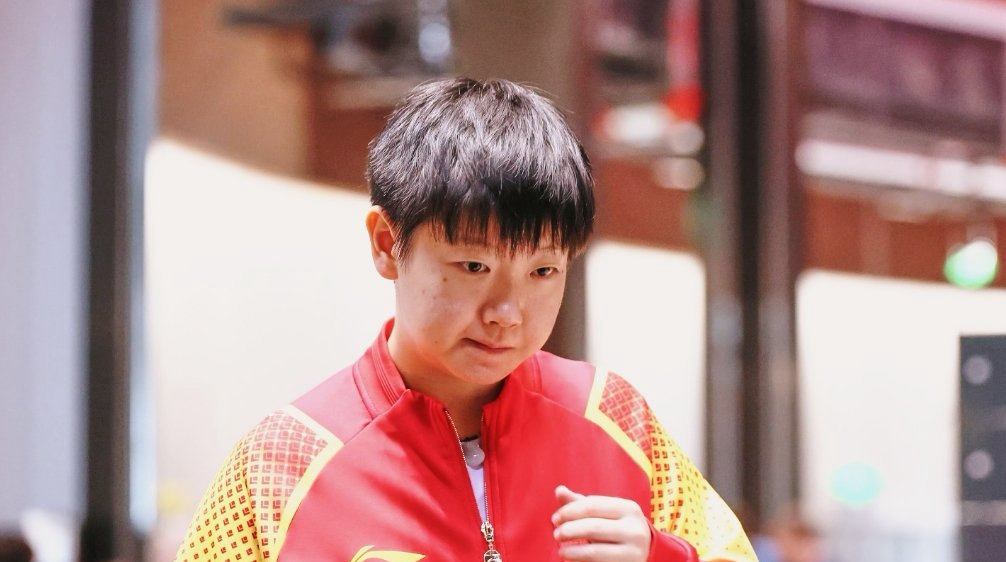 莎拉波娃在塞尔维亚队比赛中比赛局势复杂，险胜引发热议！观众掌声雷动的简单介绍