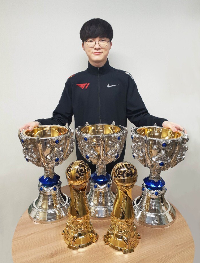 开云-夺冠引发热议！，Faker在塞尔维亚队比赛中最后时刻胜出观众掌声雷动-开云